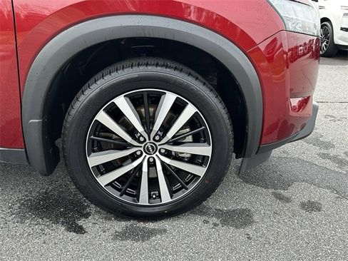 Certified 2024 Nissan Pathfinder Platinum w/ Black Appearance Package image 13