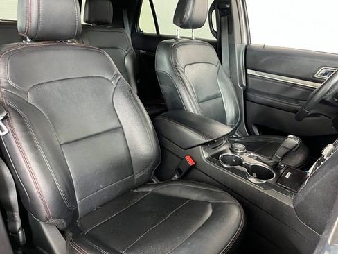 Used 2019 Ford Explorer Sport AWD/4WD image 38
