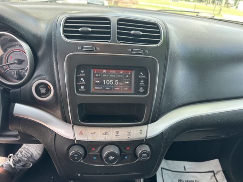 Used 2018 Dodge Journey SE w/ Popular Equipment Group image 12