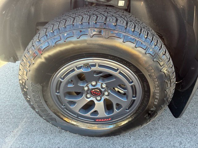 Used 2025 Nissan Frontier 4x4 Crew Cab image 16