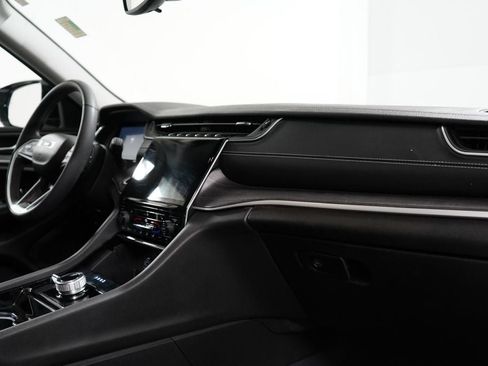 Used 2023 Jeep Grand Cherokee Limited w/ Black Appearance Package AWD/4WD image 33