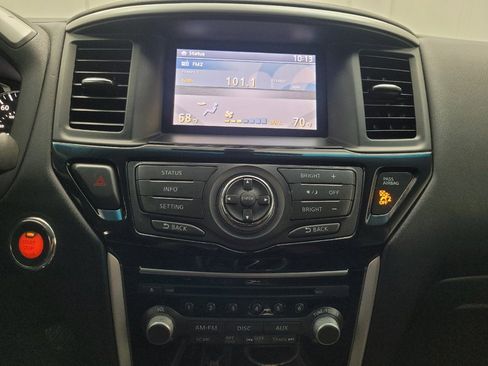 Used 2016 Nissan Pathfinder SV AWD/4WD image 25