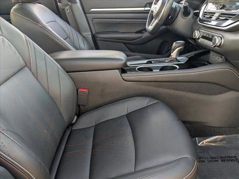 Used 2023 Nissan Altima 2.5 SR w/ SR Premium Package image 19