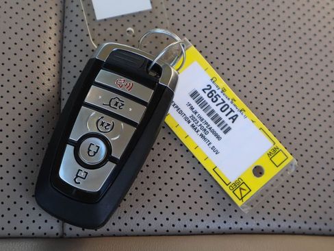 Used 2023 Ford Expedition Max XLT image 37