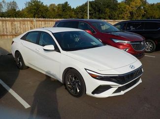 Used 2024 Hyundai Elantra SEL image 1