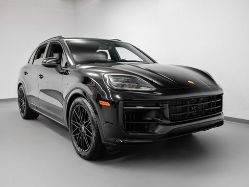 Certified 2026 Porsche Cayenne S AWD/4WD image 10