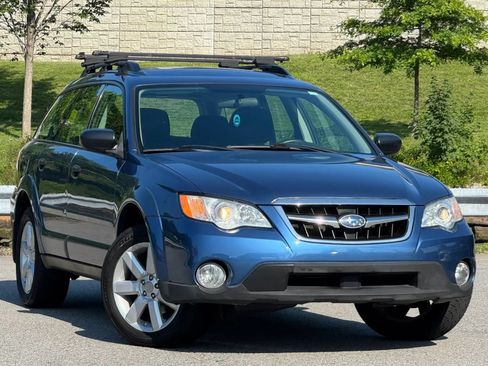 Used 2008 Subaru Outback 2.5i L.L. Bean AWD/4WD image 2