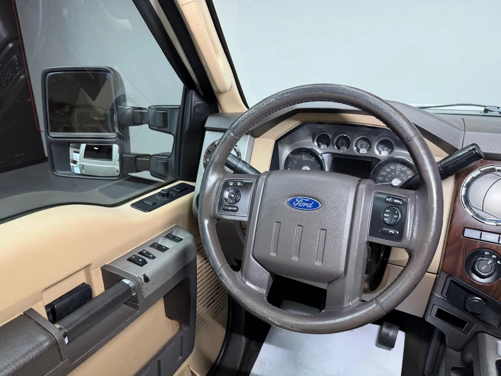 Used 2014 Ford F250 Lariat w/ Lariat Ultimate Package AWD/4WD image 14