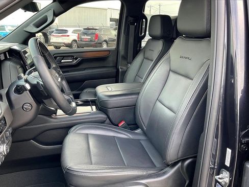 Used 2025 GMC Yukon XL Denali w/ Denali Reserve Package image 18