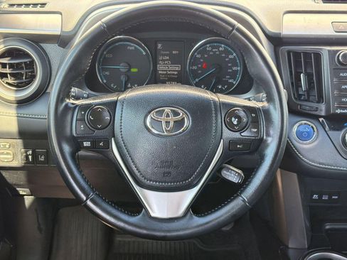 Used 2018 Toyota RAV4 XLE AWD/4WD image 16