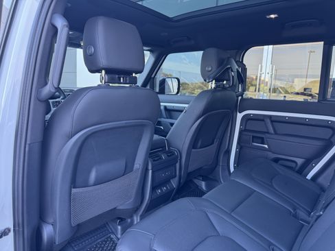 Certified 2025 Land Rover Defender 110 X-Dynamic SE AWD/4WD image 26