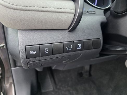 Used 2019 Toyota Camry LE w/ Sunroof Package image 20