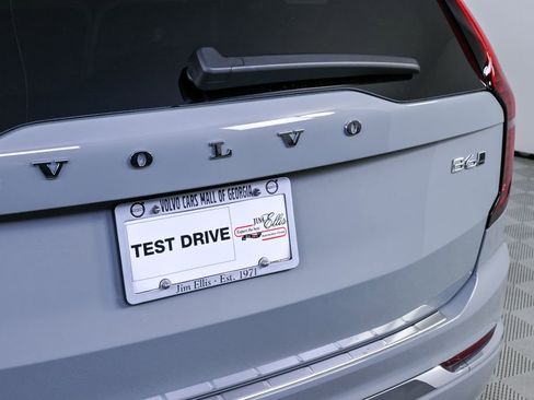 New 2026 Volvo XC90 B6 Plus w/ Protection Package Premier image 38