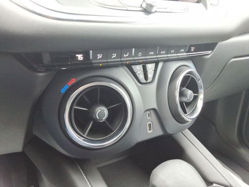 Used 2023 Chevrolet Blazer LT AWD/4WD image 17