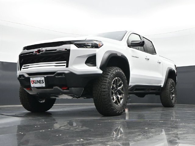New 2026 Chevrolet Colorado ZR2 w/ Technology Package AWD/4WD image 57