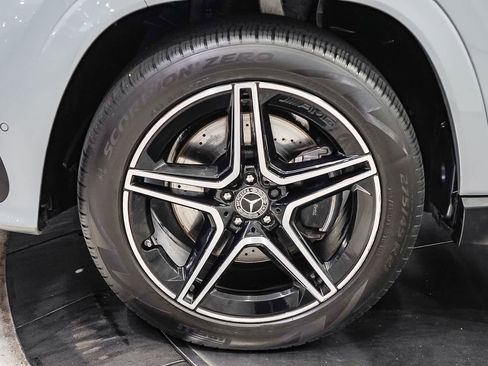 Used 2025 Mercedes-Benz GLS 450 4MATIC image 11