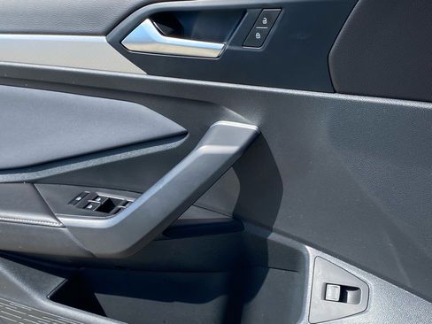 Certified 2025 Volkswagen Jetta SE w/ Black Wheel Package image 19