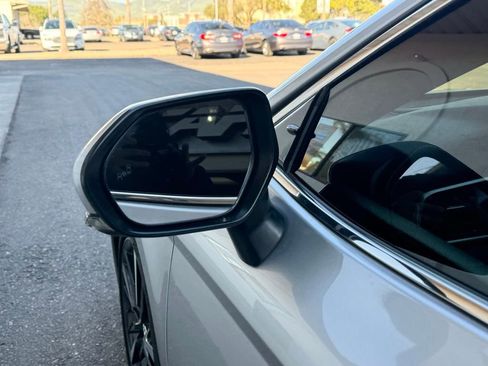 Used 2018 Toyota Camry XLE image 8