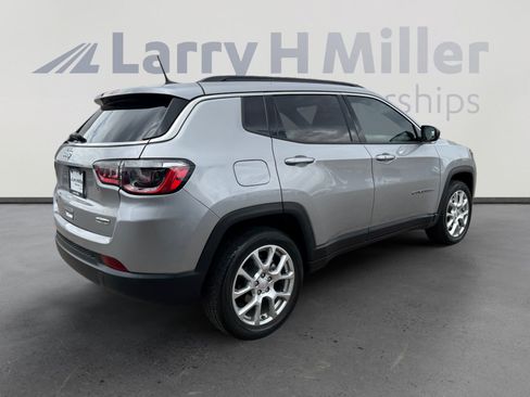 Used 2023 Jeep Compass Latitude AWD/4WD image 5