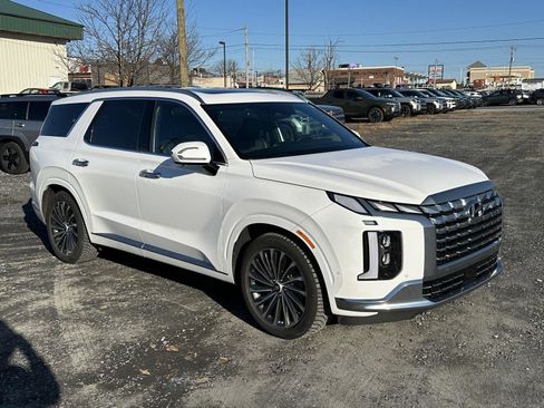 Used 2023 Hyundai Palisade Calligraphy w/ Cargo Package image 2