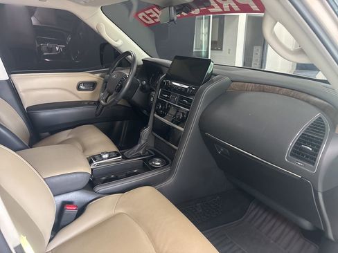 Used 2023 INFINITI QX80 Premium Select w/ All-Season Package image 12