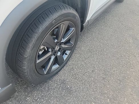 Used 2025 Honda Pilot Sport image 8