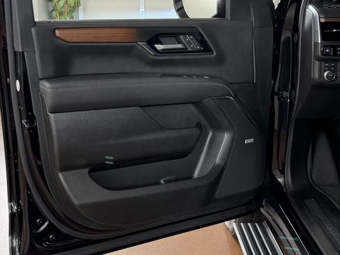 Used 2026 GMC Yukon XL Denali w/ Sun & Power Step Package AWD/4WD image 16