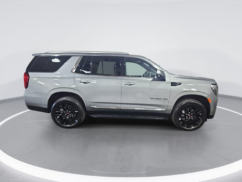 Used 2024 GMC Yukon SLT w/ SLT Premium Package AWD/4WD image 2
