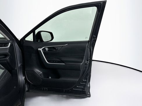 Used 2020 Toyota RAV4 LE FWD image 30