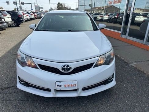 Used 2014 Toyota Camry SE image 2
