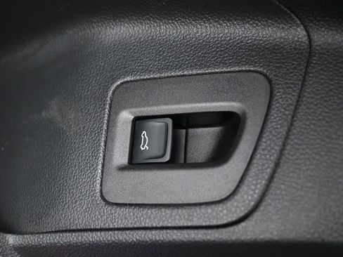 Used 2021 Volkswagen Atlas Cross Sport SE w/ Panoramic Sunroof Package image 25