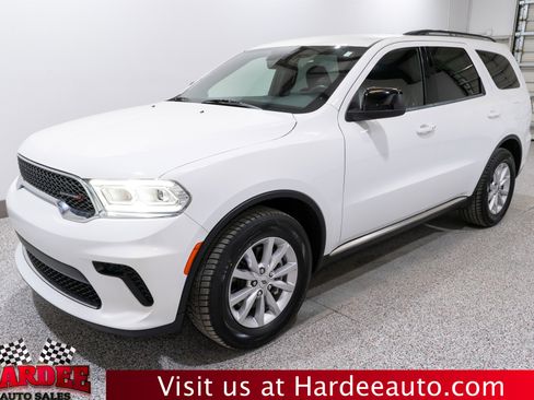 Used 2023 Dodge Durango SXT image 2