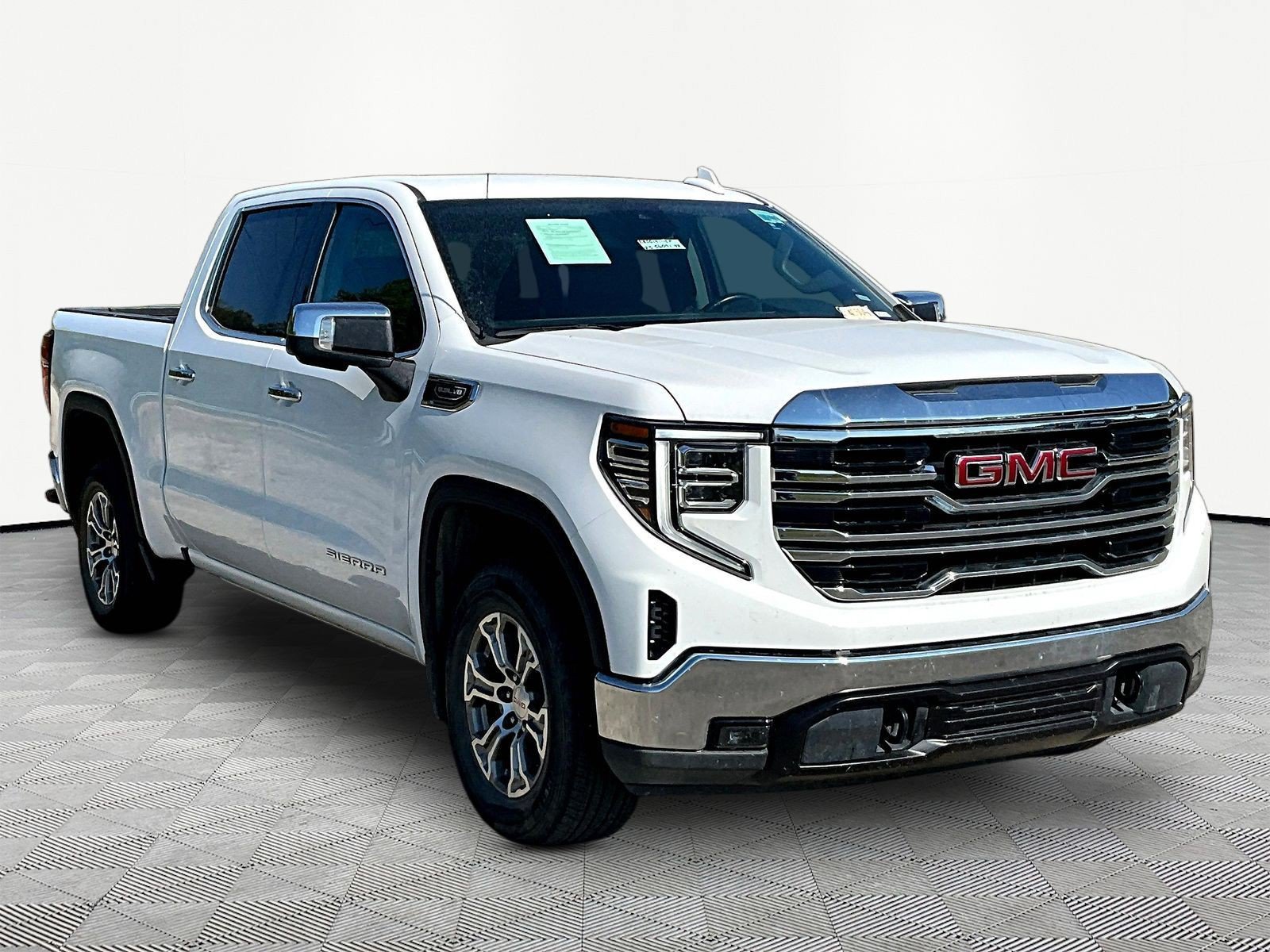 Used 2025 GMC Sierra 1500 SLT AWD/4WD image 3