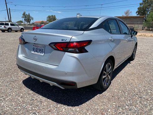Used 2024 Nissan Versa SV FWD image 4