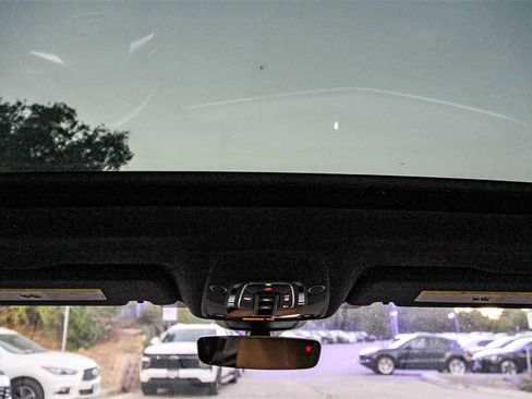 Used 2022 Audi e-tron Premium w/ Convenience Plus Package image 12