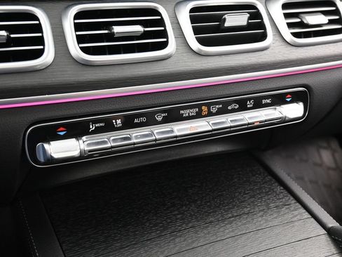 Used 2025 Mercedes-Benz GLS 450 4MATIC image 22