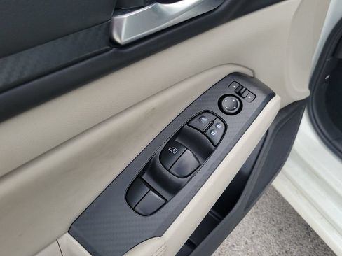 Used 2025 Nissan Altima 2.5 SV FWD image 18