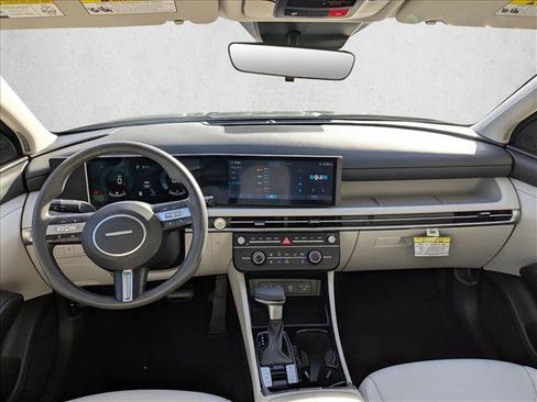 Used 2025 Hyundai Tucson SE image 16