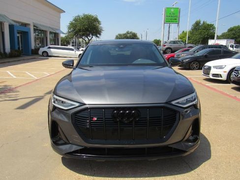 Used 2023 Audi e-tron S Premium Plus w/ Black Optic Package image 3