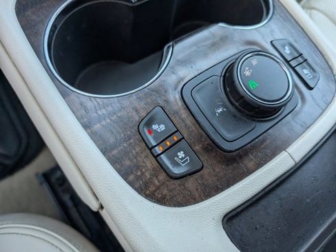 Used 2022 GMC Acadia Denali image 5