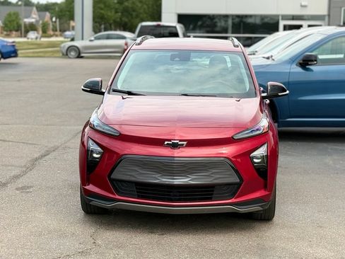 Used 2022 Chevrolet Bolt EUV LT w/ Comfort Package FWD image 28