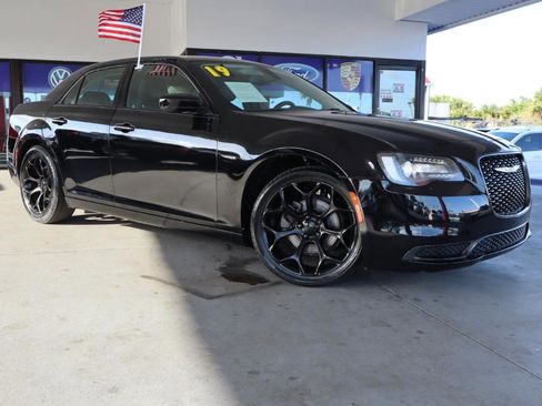 Used 2019 Chrysler 300 Touring w/ Sport Appearance Package image 3
