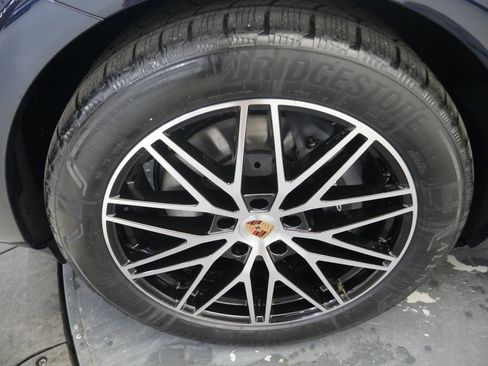New 2026 Porsche Cayenne Coupe AWD/4WD image 13