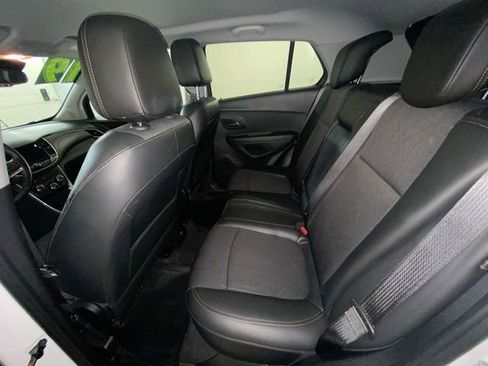 Used 2019 Chevrolet Trax LT w/ LT Convenience Package FWD image 28