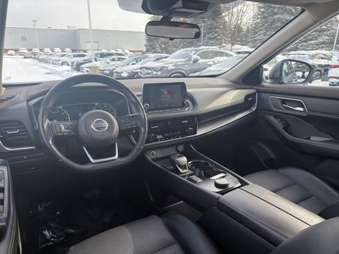 Used 2021 Nissan Rogue SV w/ Premium Package image 16