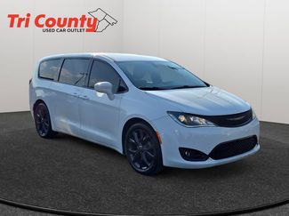 Used 2019 Chrysler Pacifica Touring Plus w/ S Appearance Package video 1