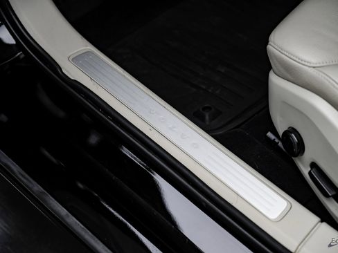 Used 2020 Volvo V60 T5 Momentum w/ Protection Package Premier image 35