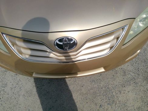 Used 2010 Toyota Camry LE FWD image 20