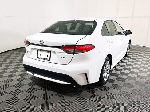 Used 2021 Toyota Corolla LE FWD image 3