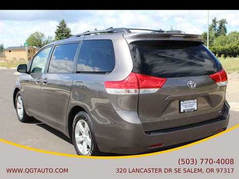 Used 2012 Toyota Sienna LE FWD image 3